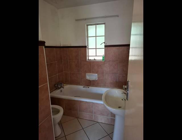 2 BEDROOM PROPERTY TO RENT IN MOOIKLOOF RIDGE ESTATE